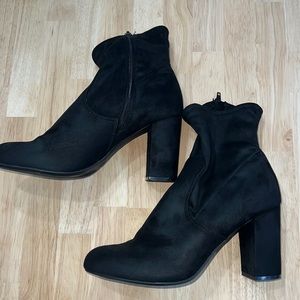 Candie’s faux suede heeled booties - Size: 9